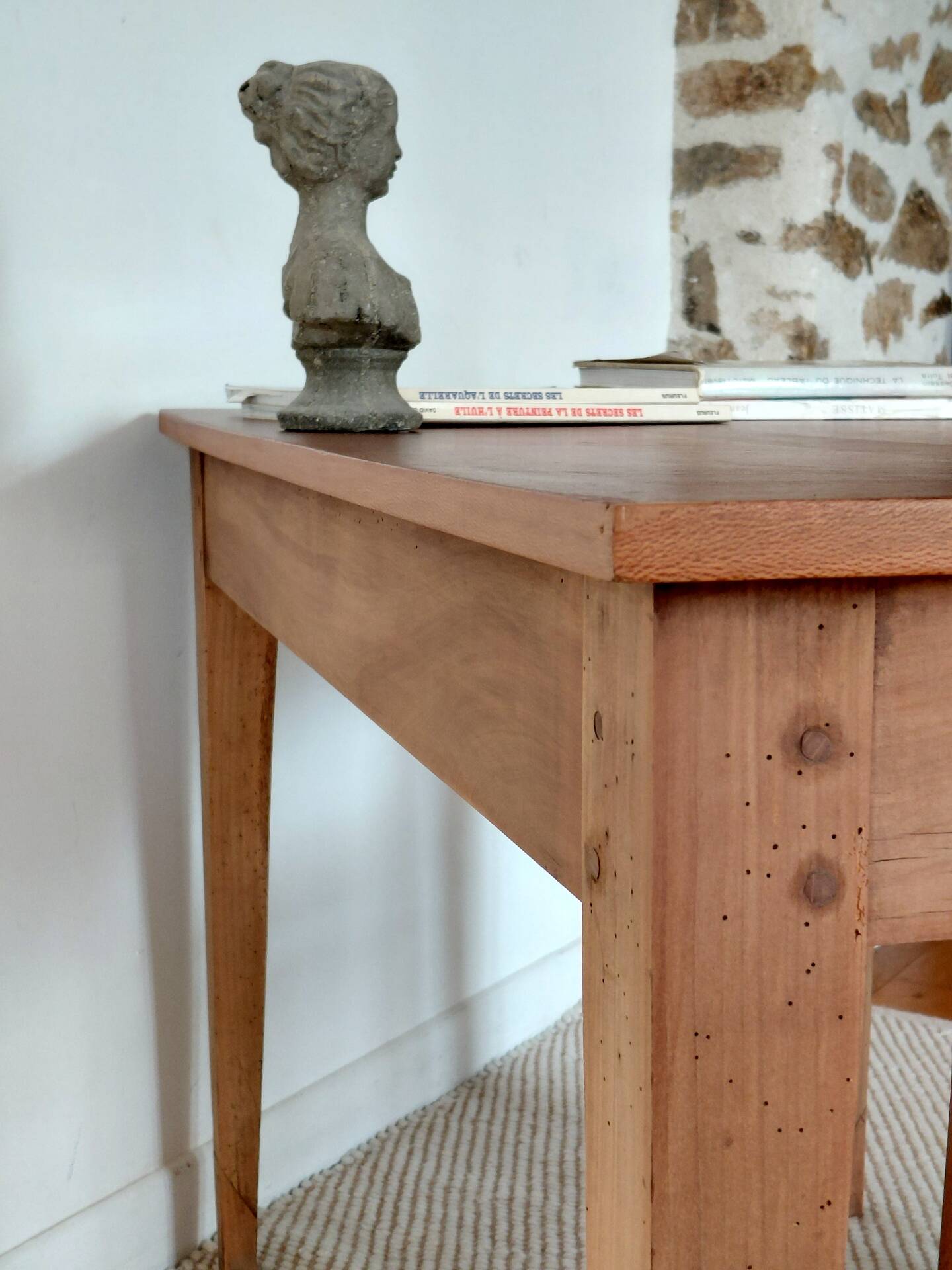 Bureau ancien à double tiroir, pieds gainés, XIXème