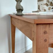 Bureau ancien à double tiroir, pieds gainés, XIXème