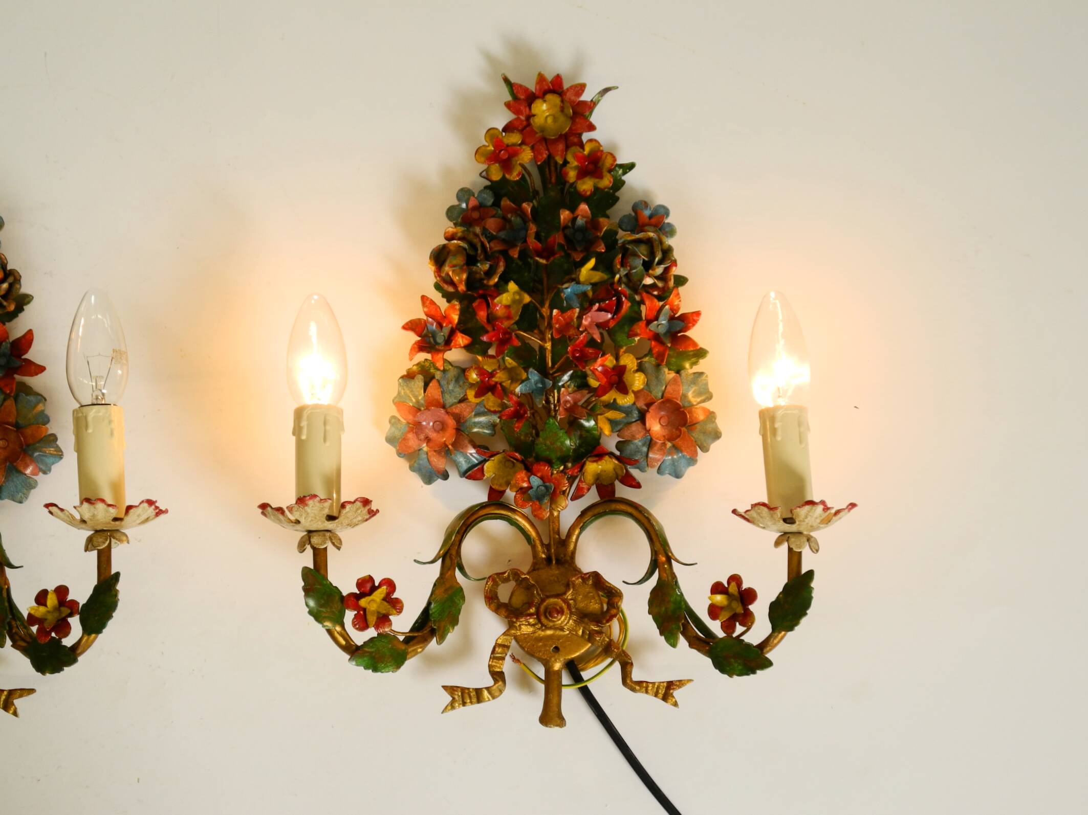 A pair of beautiful 1960s hand-painted and gilded metal wall lamps by Hans