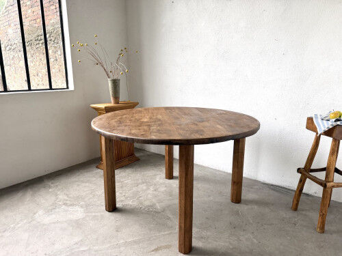 Brutalist round table in solid oak, 1950s.