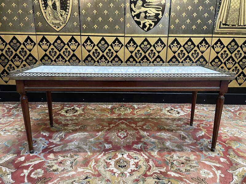 Louis XVI style coffee table in Carrara marble