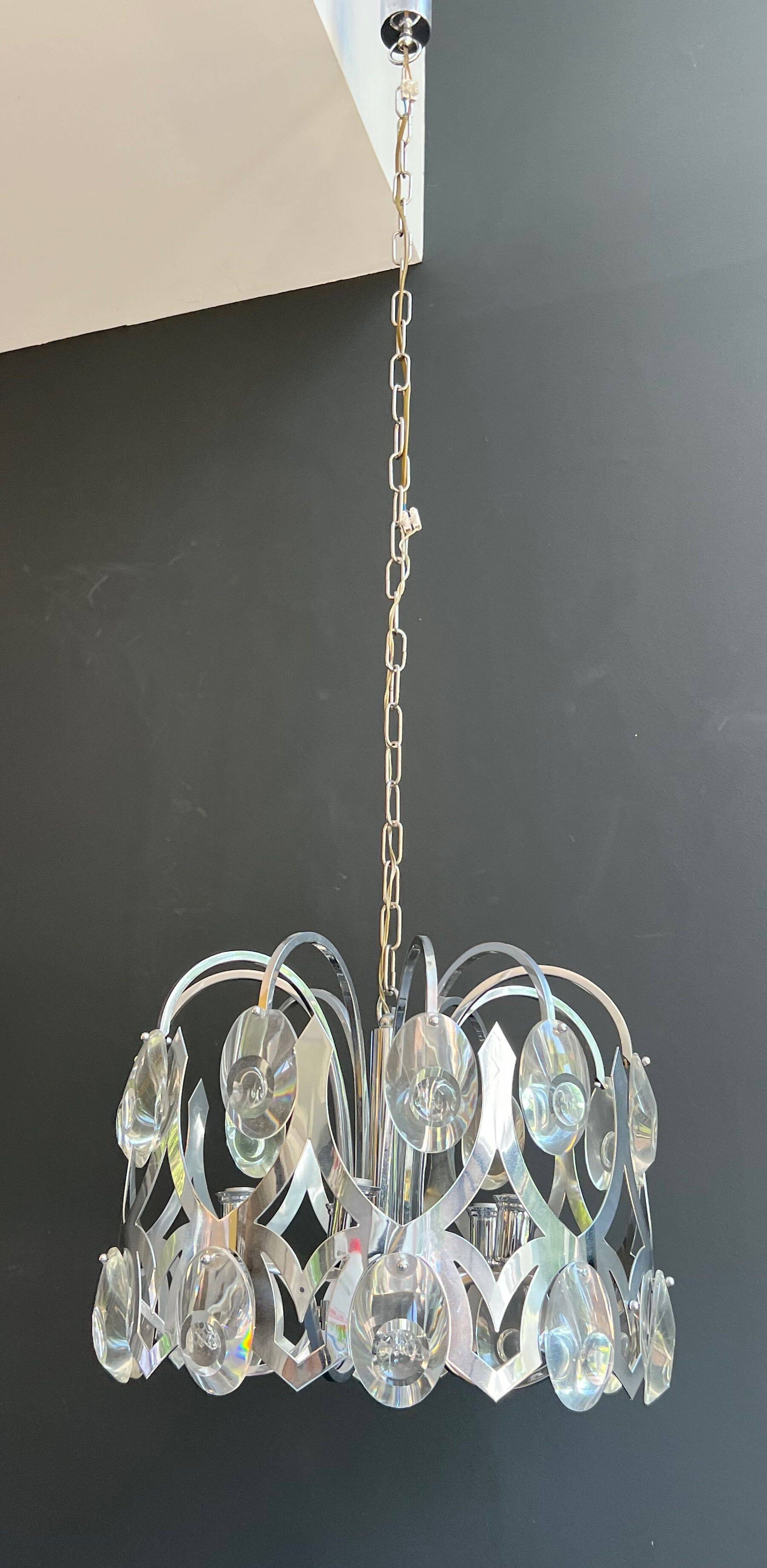 Lustre design en chrome et cristaux de Angelo Gaetano Sciolari. Vers 1970