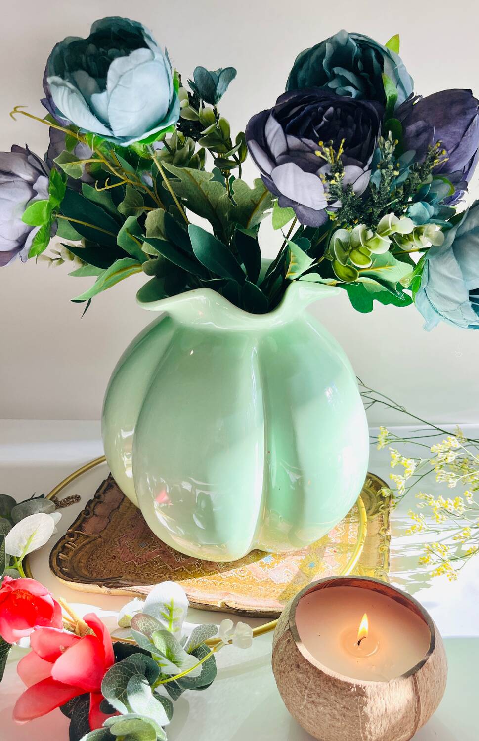 Vintage turquoise flower shaped vase.