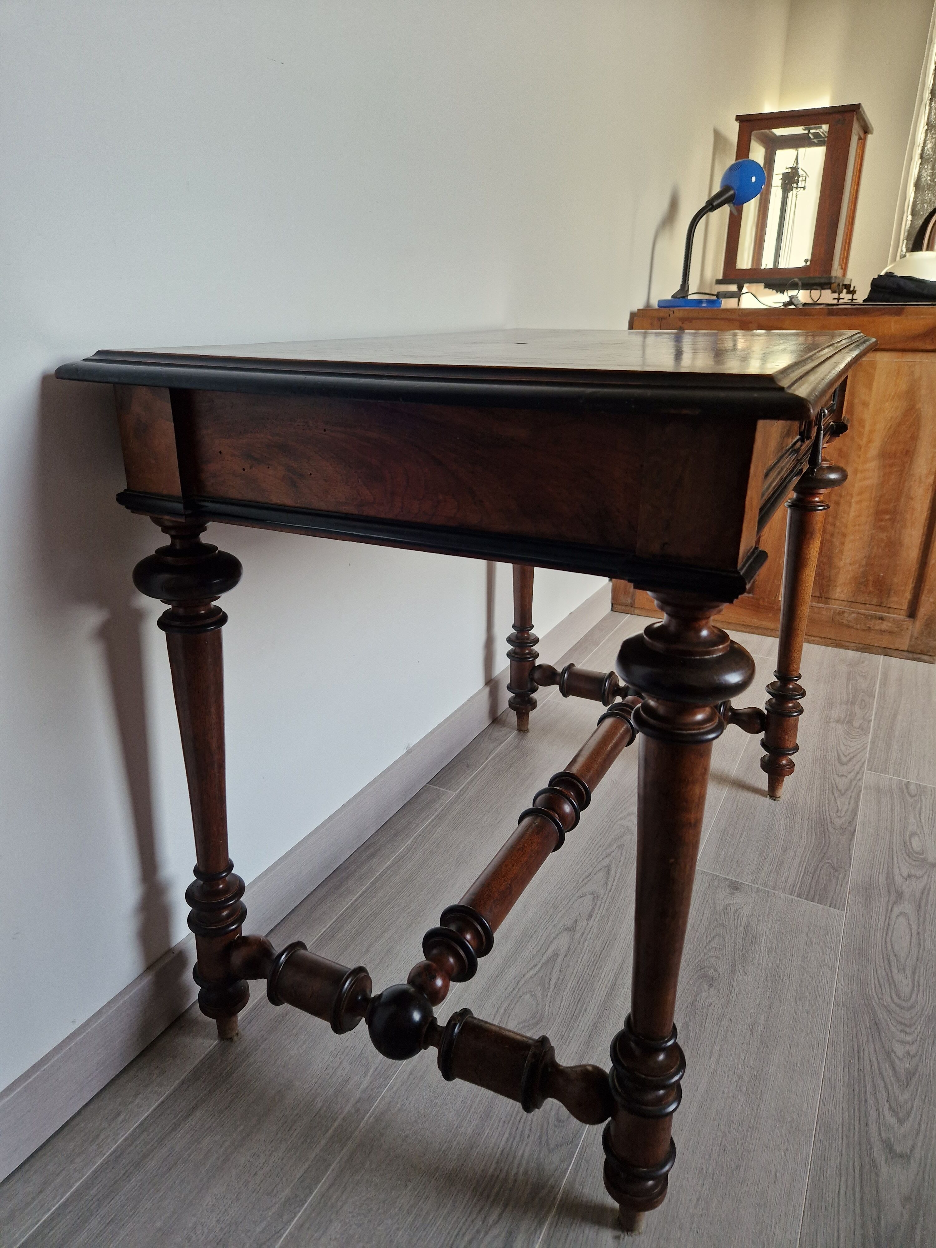Napoleon nineteenth century desk in solid walnut and mahogany veneer