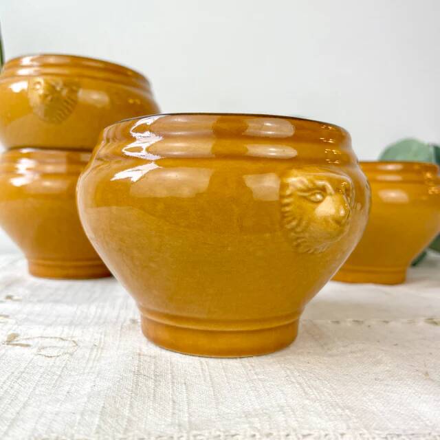 4 lion's head onion soup bowls in vintage ceramic - honey and black, made in France.