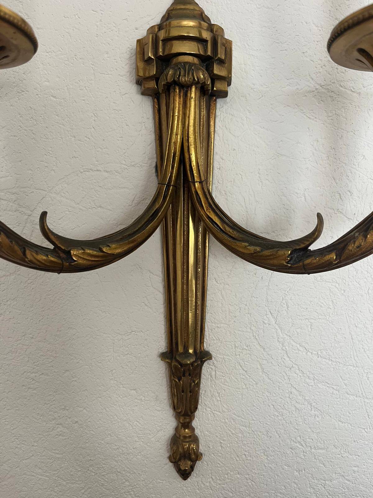 Lot de 2 appliques murales, style Louis XV en bronze dorée