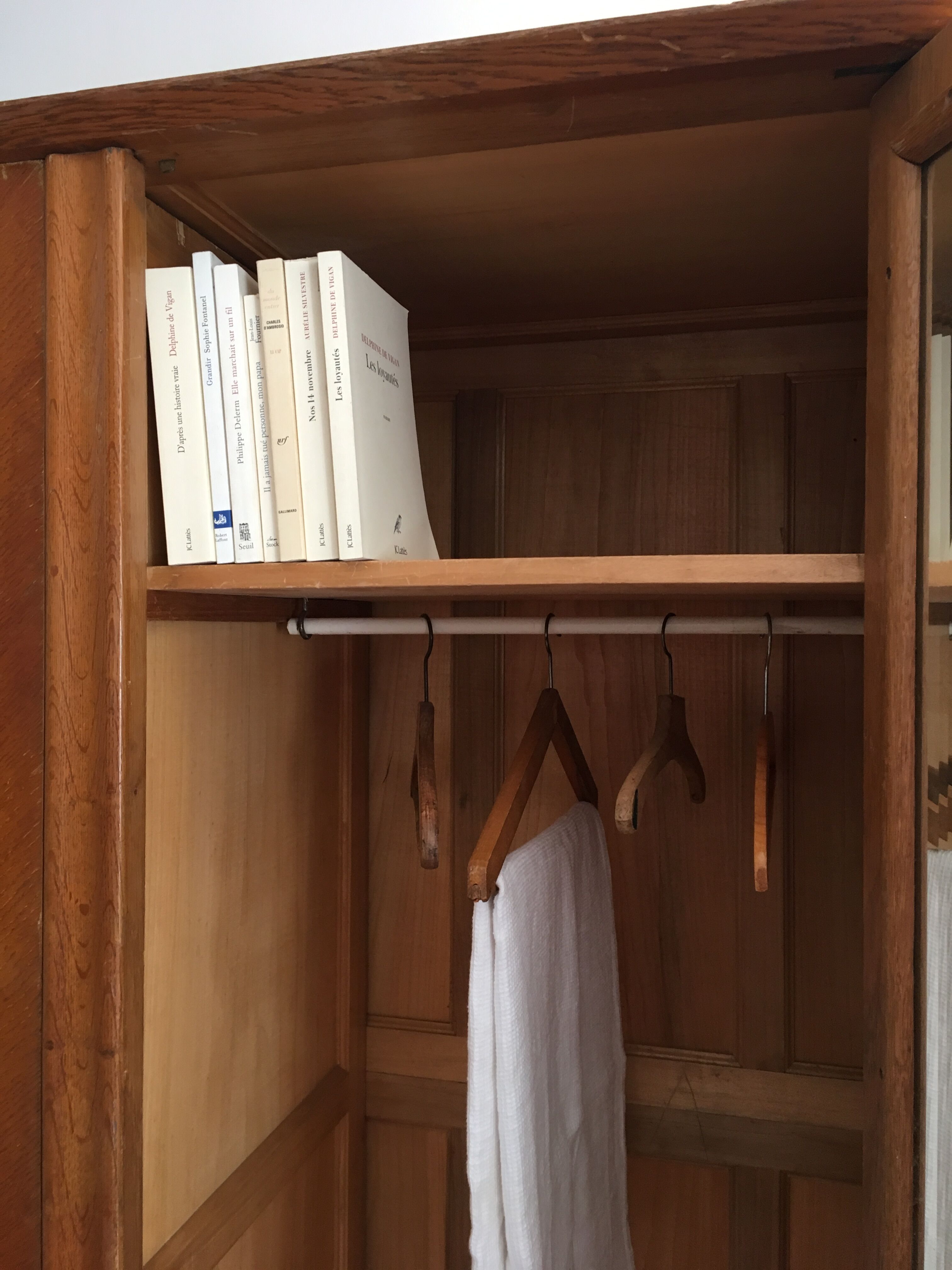 Vintage 3-doors cabinet with feet compass