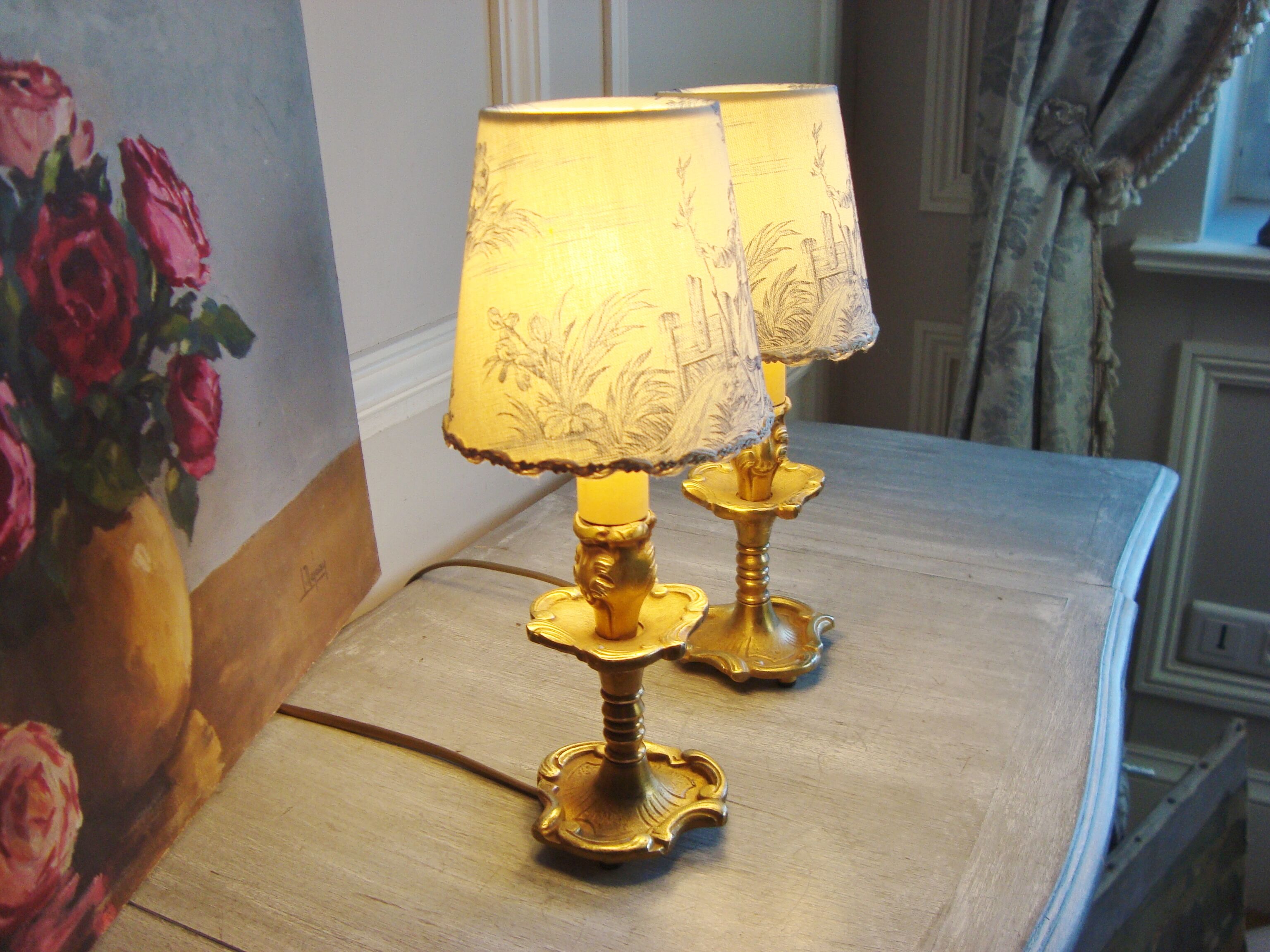 Paire de petites lampes vintage en bronze avec abat-jours fait main en toile de Jouy