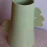 Vase abstrait en céramique fait main à anses asymétriques vert pomme