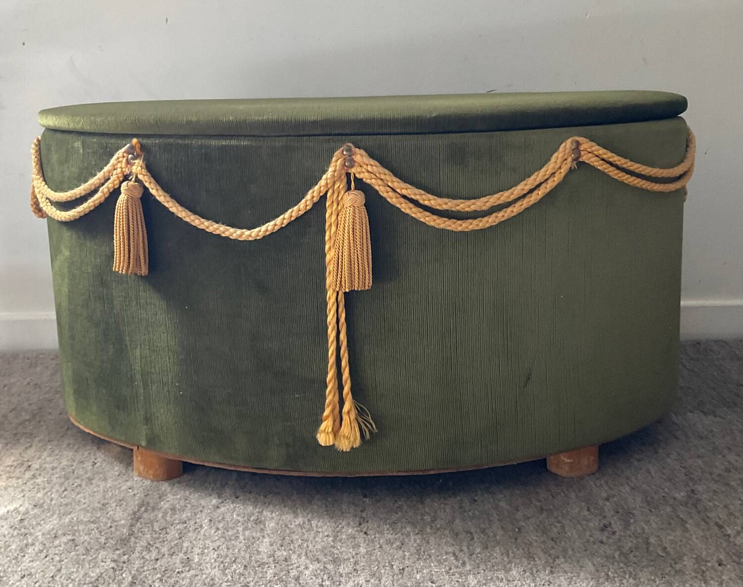 Green velvet chest pouf from the 70s