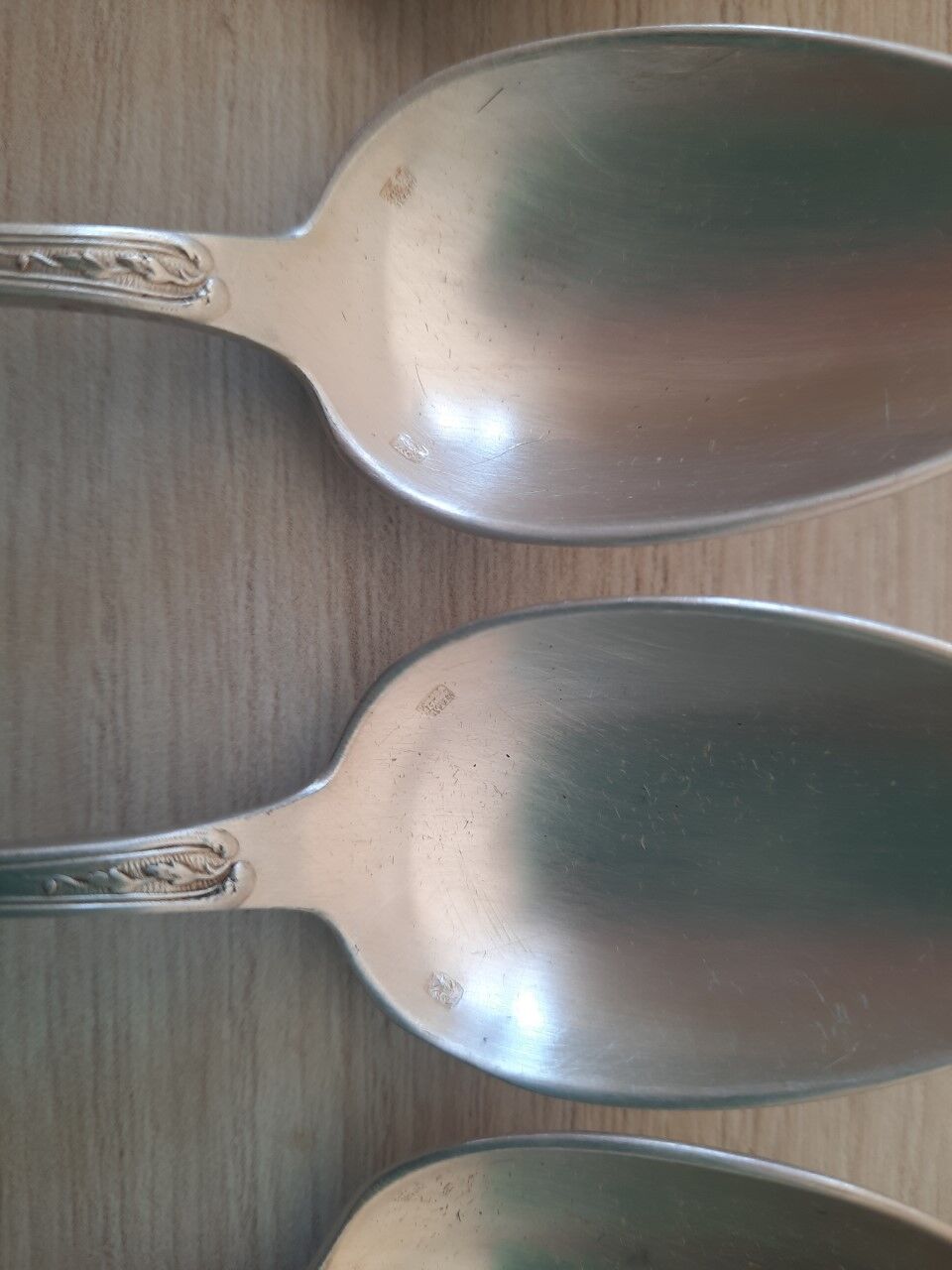 Box of 12 small old spoons in silver metal