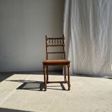 Chaise classique ancienne en bois et cannage