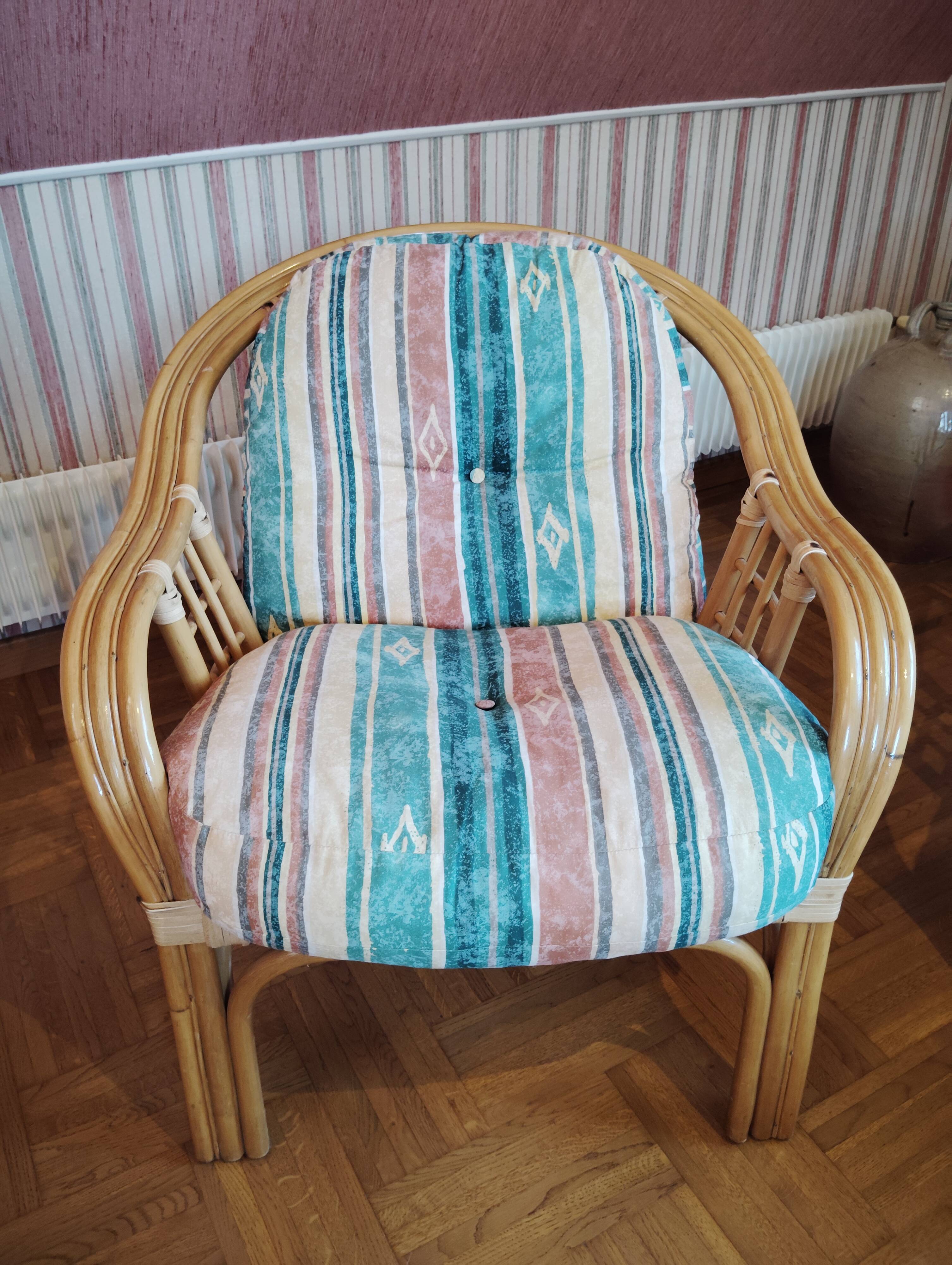 Rattan lounge with removable cushions
