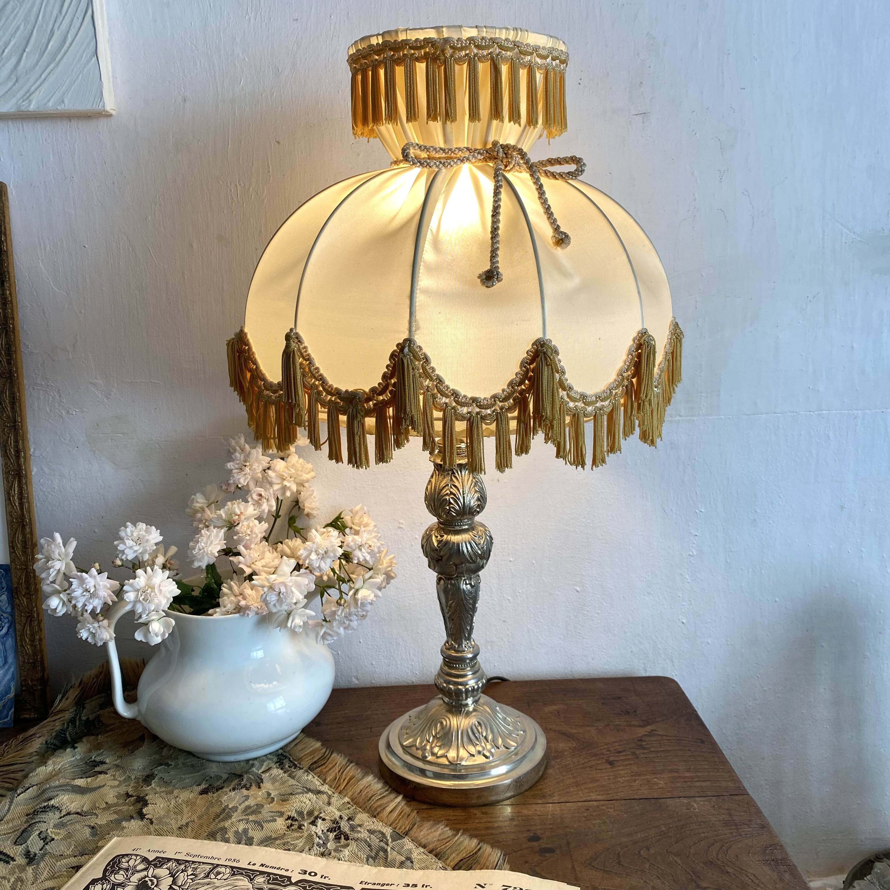 56 cm retro lamp in silver metal with fringed lampshade