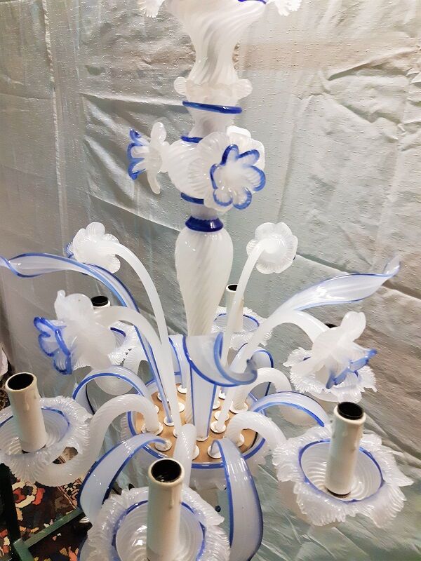 Murano chandelier in white Opaline with blue nets 6 full lights