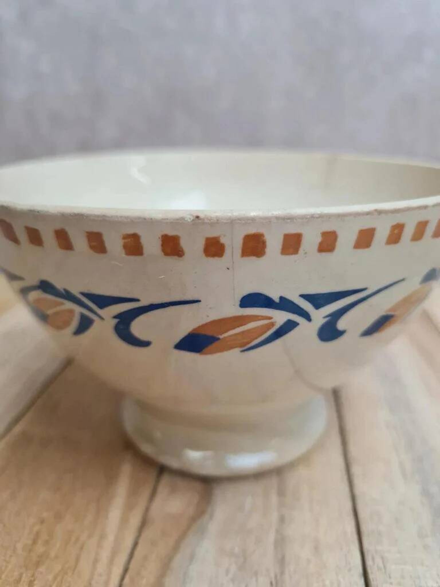 Bol ancien en terre de fer décor bleu et ocre vintage