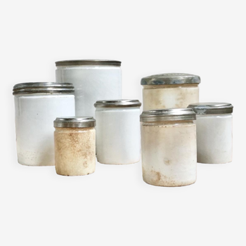 Set of ointment jars