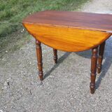 Round table in pine , with flaps