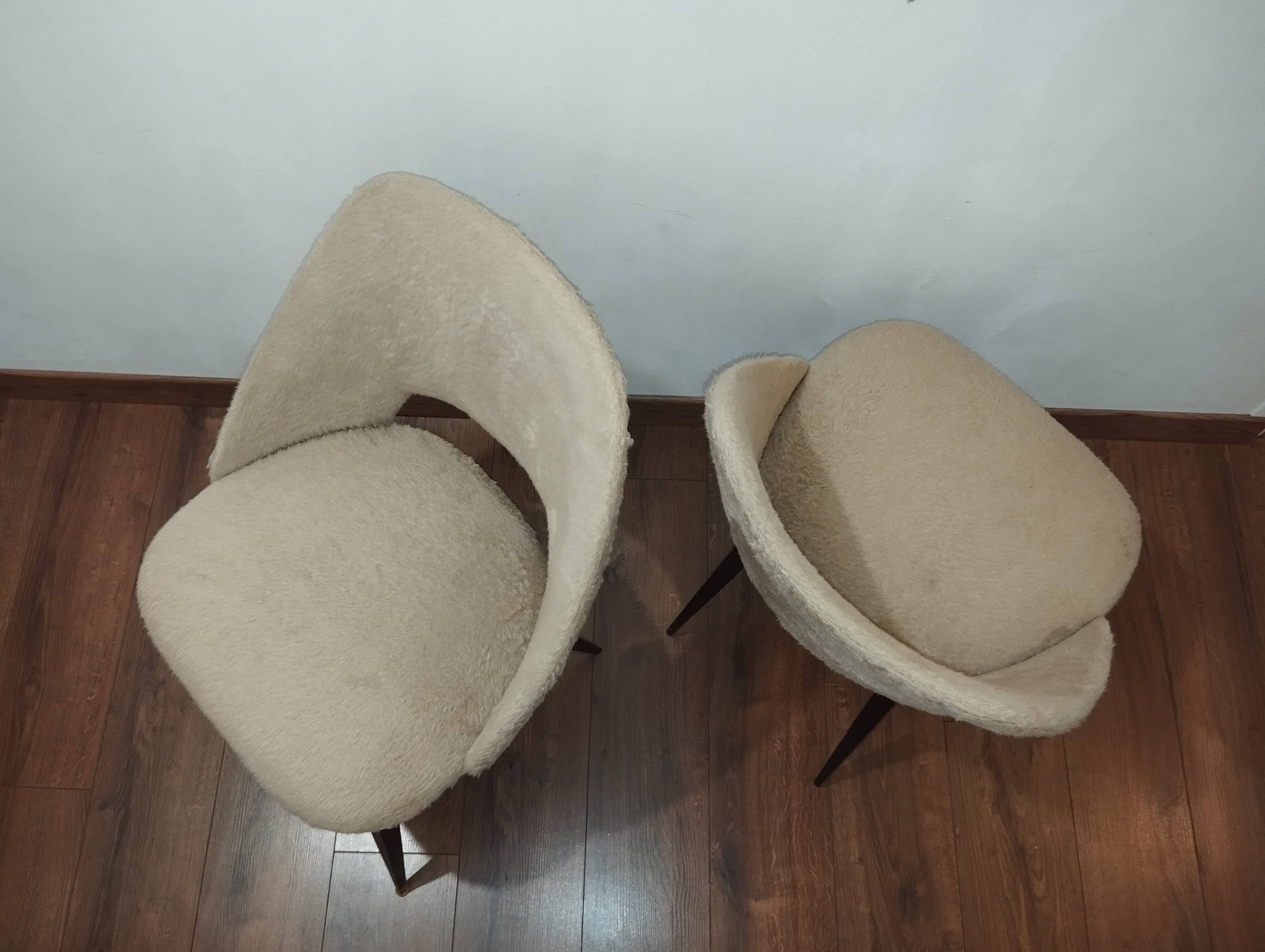 Beige vintage shaggy chairs