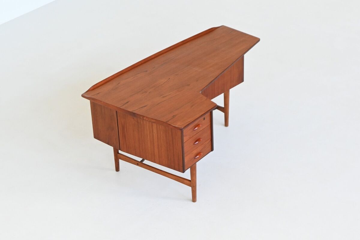 Peter Løvig Nielsen boomerang writing desk in teak Løvig Denmark 1960