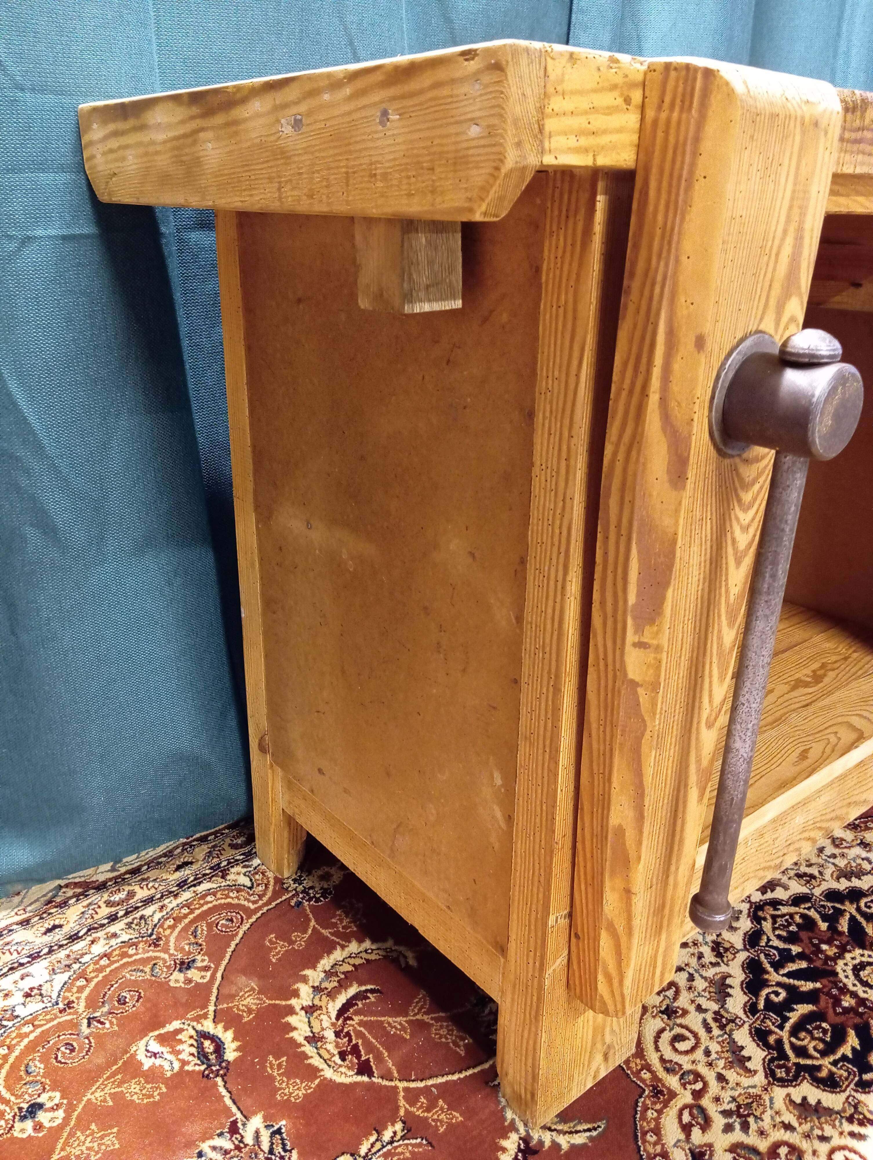 Carpenter's workbench - bathroom furniture