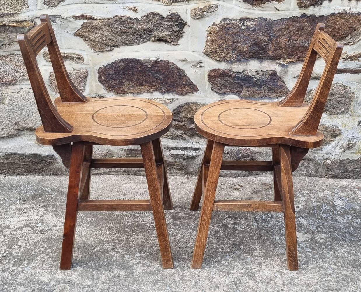 Ensemble de chaises et tabourets rustiques en chêne sculpté, 1950