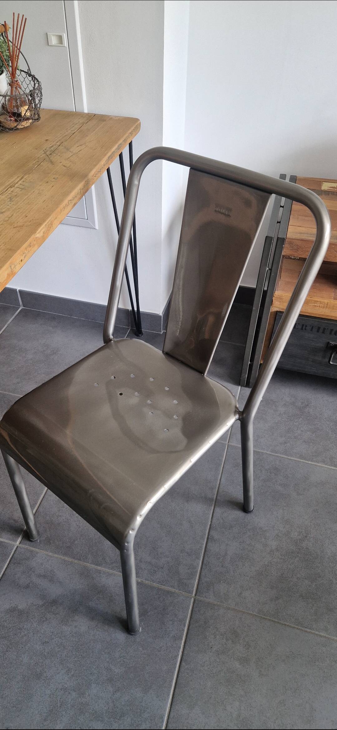 Authentique Chaise Tolix Neuve – Acier Brossé Verni