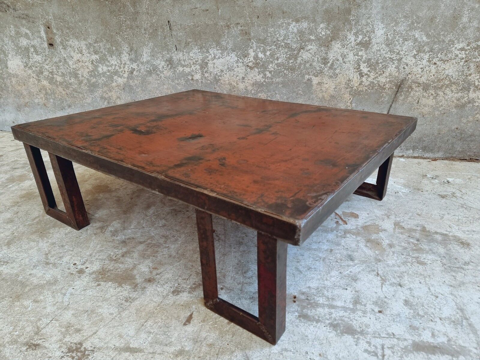 Industrial coffee table pallet table steel cinnamon brown