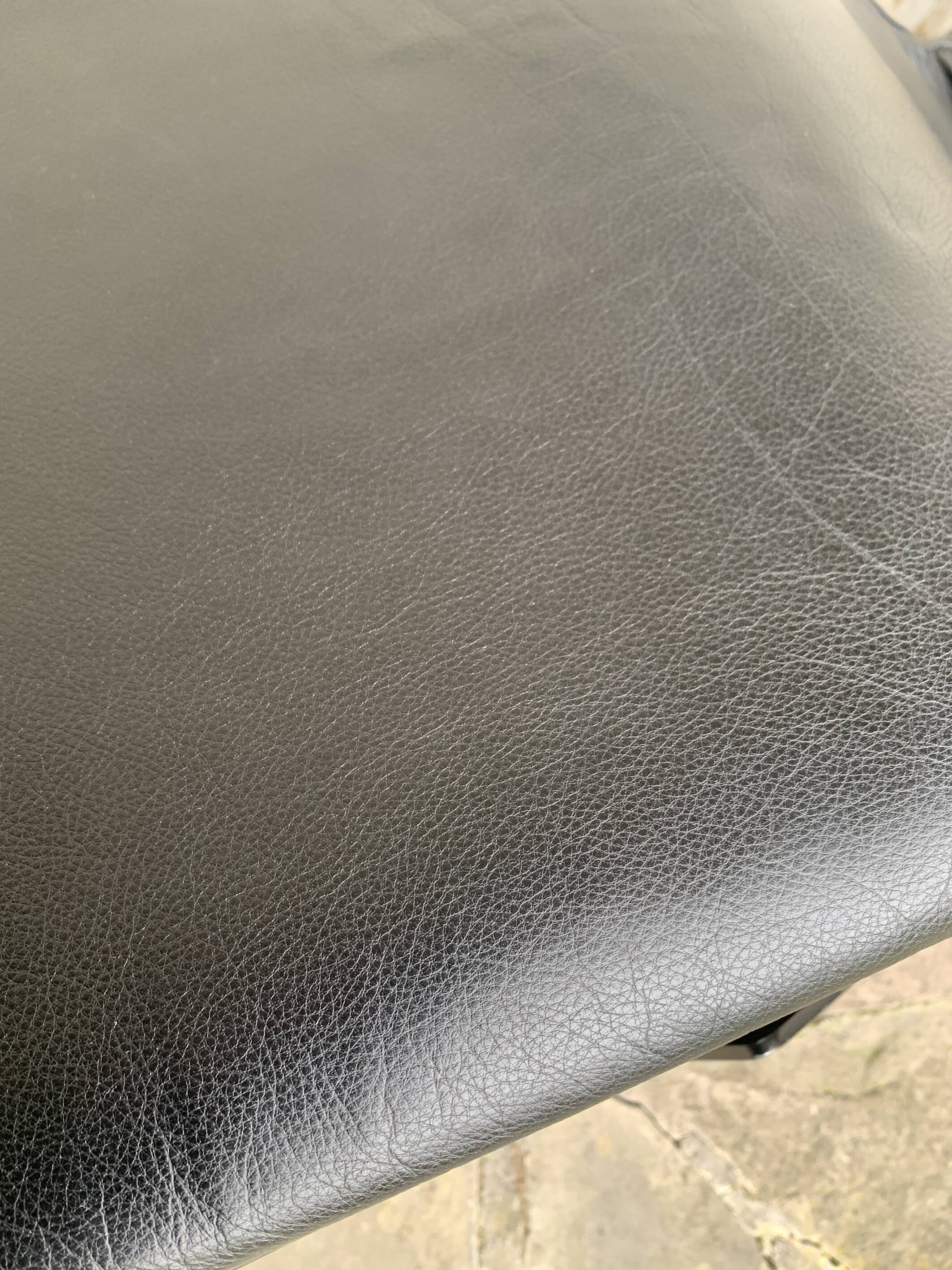 LC4 Cassina Chaise Lounge Vintage Black Leather, Perriand, Le Corbusier and Jeanneret