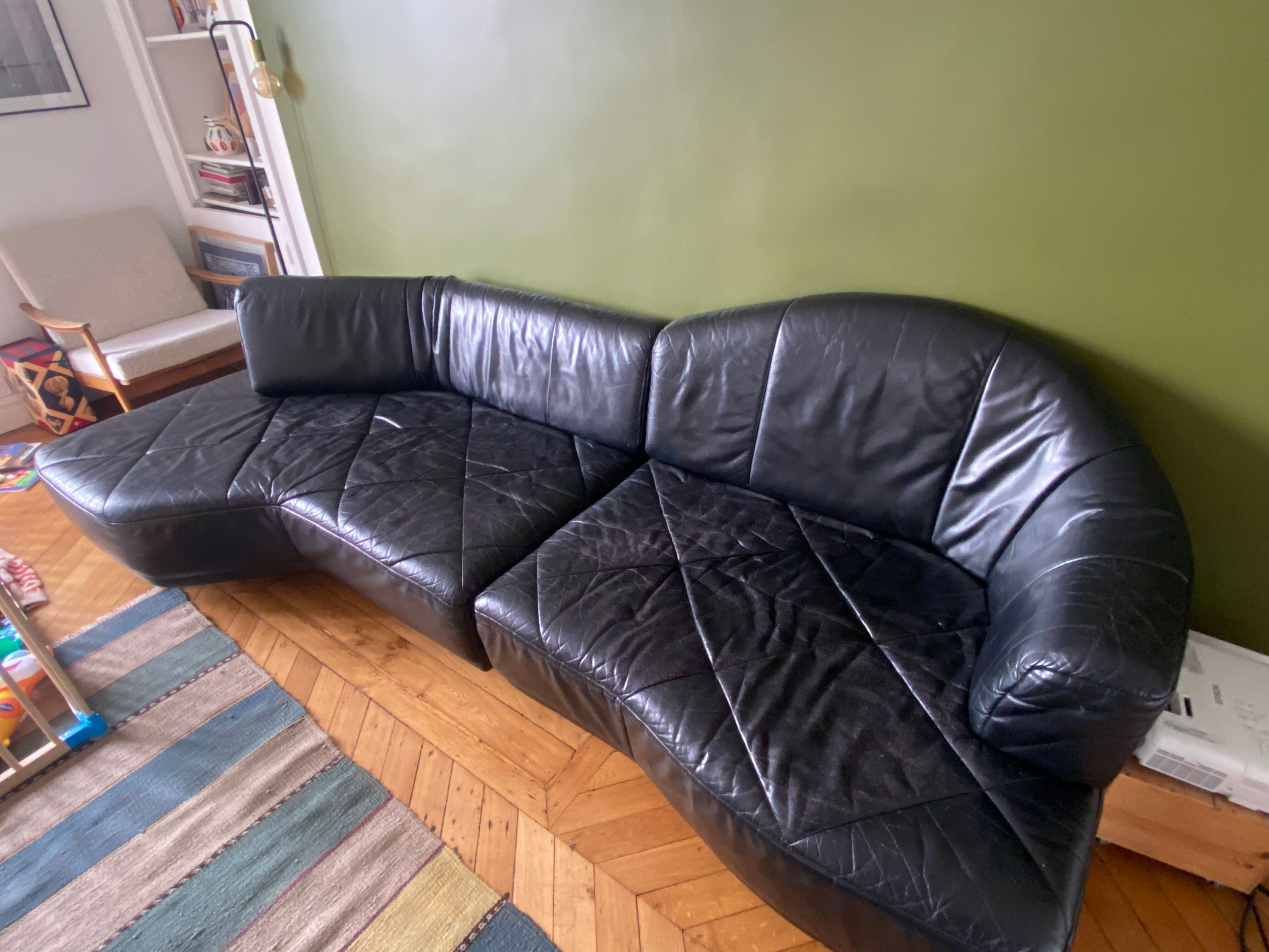 Canapé cuir noir italien années 70