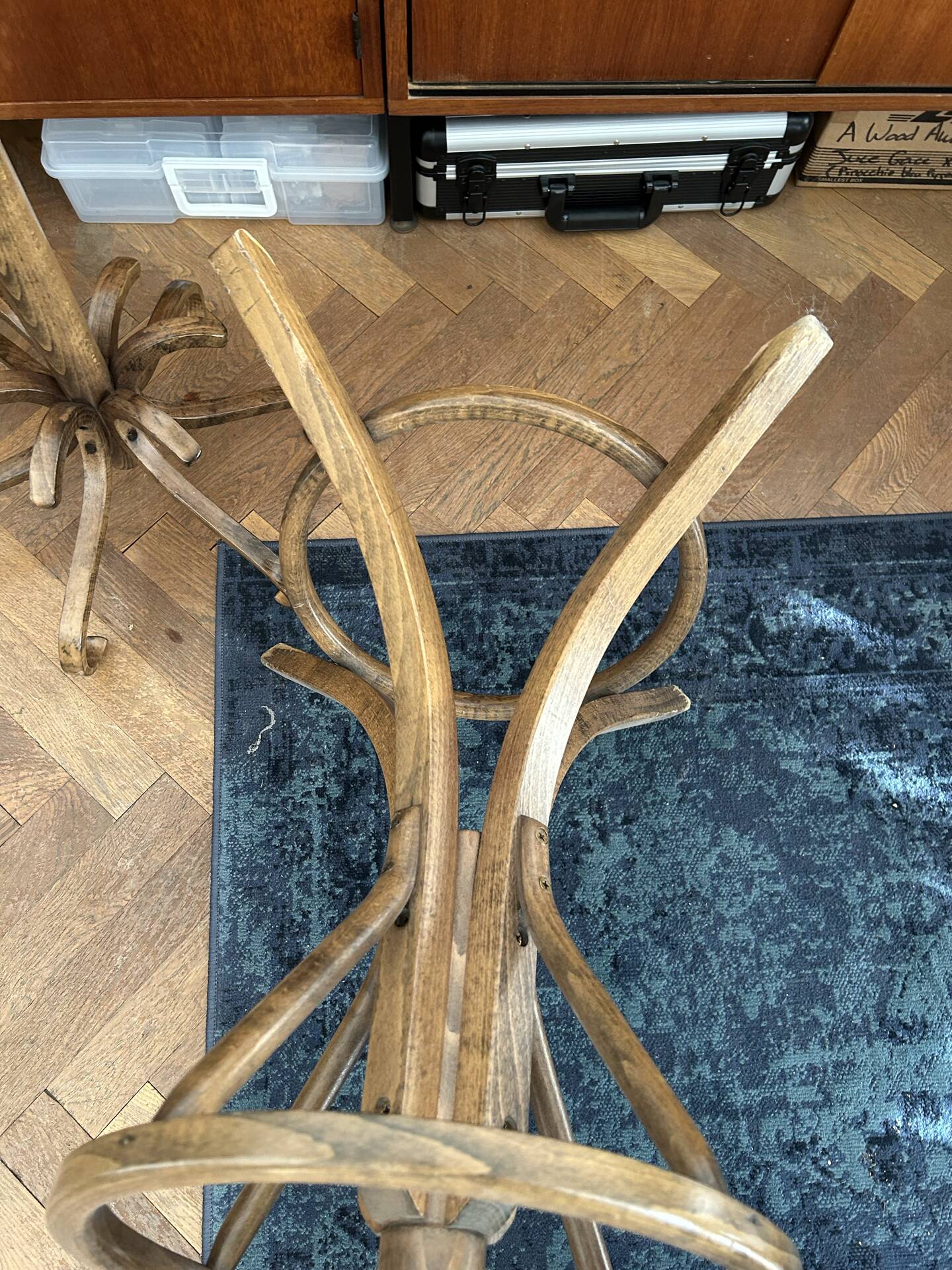 Baumann coat rack, swivelling parrot design from the 60s/70s in wood.