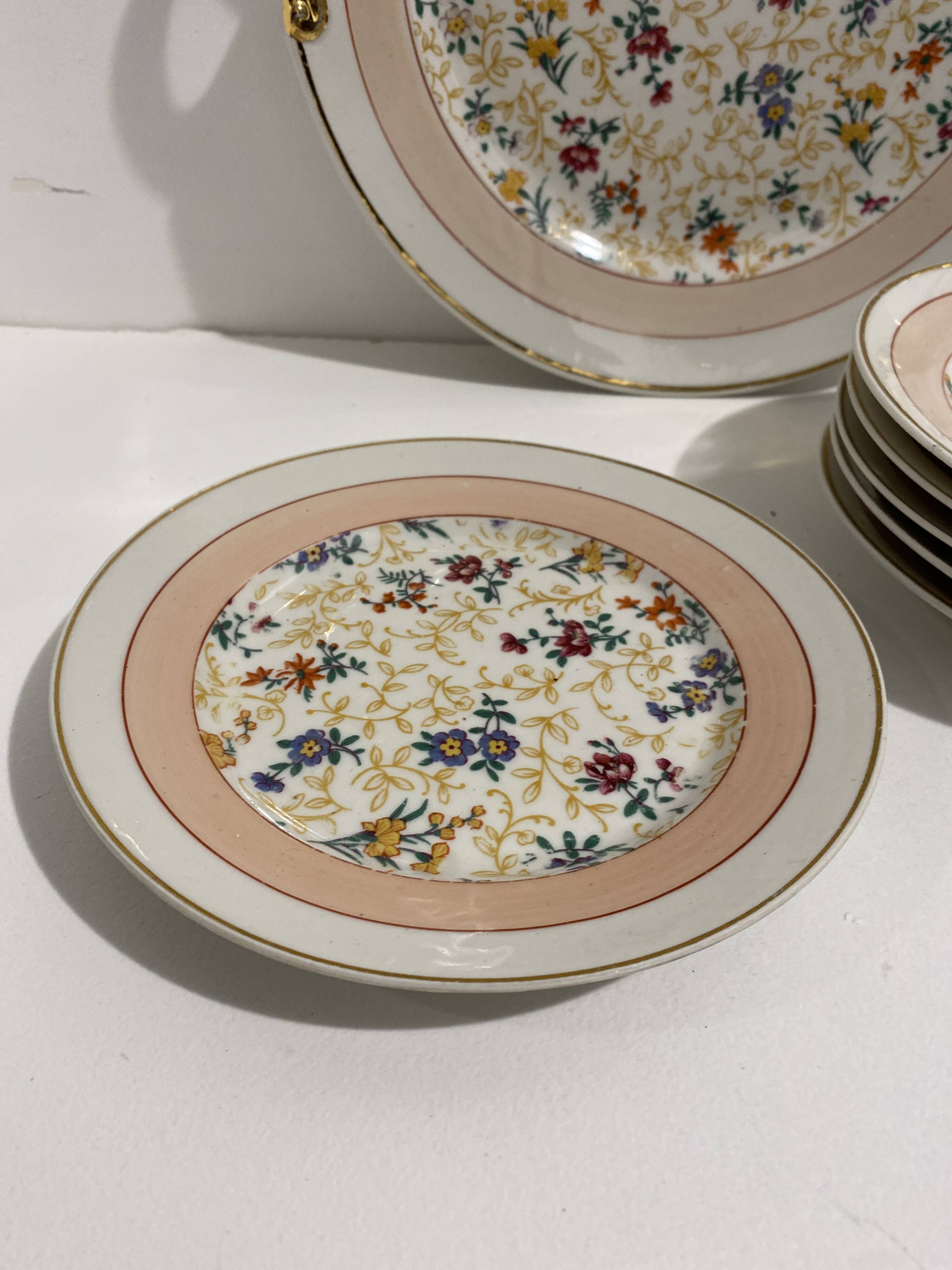 Dessert service, cake service, flowers and gilding, 6 plates and a vintage pie dish.