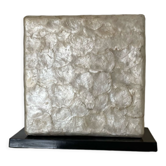 Table lamp in mother-of-pearl