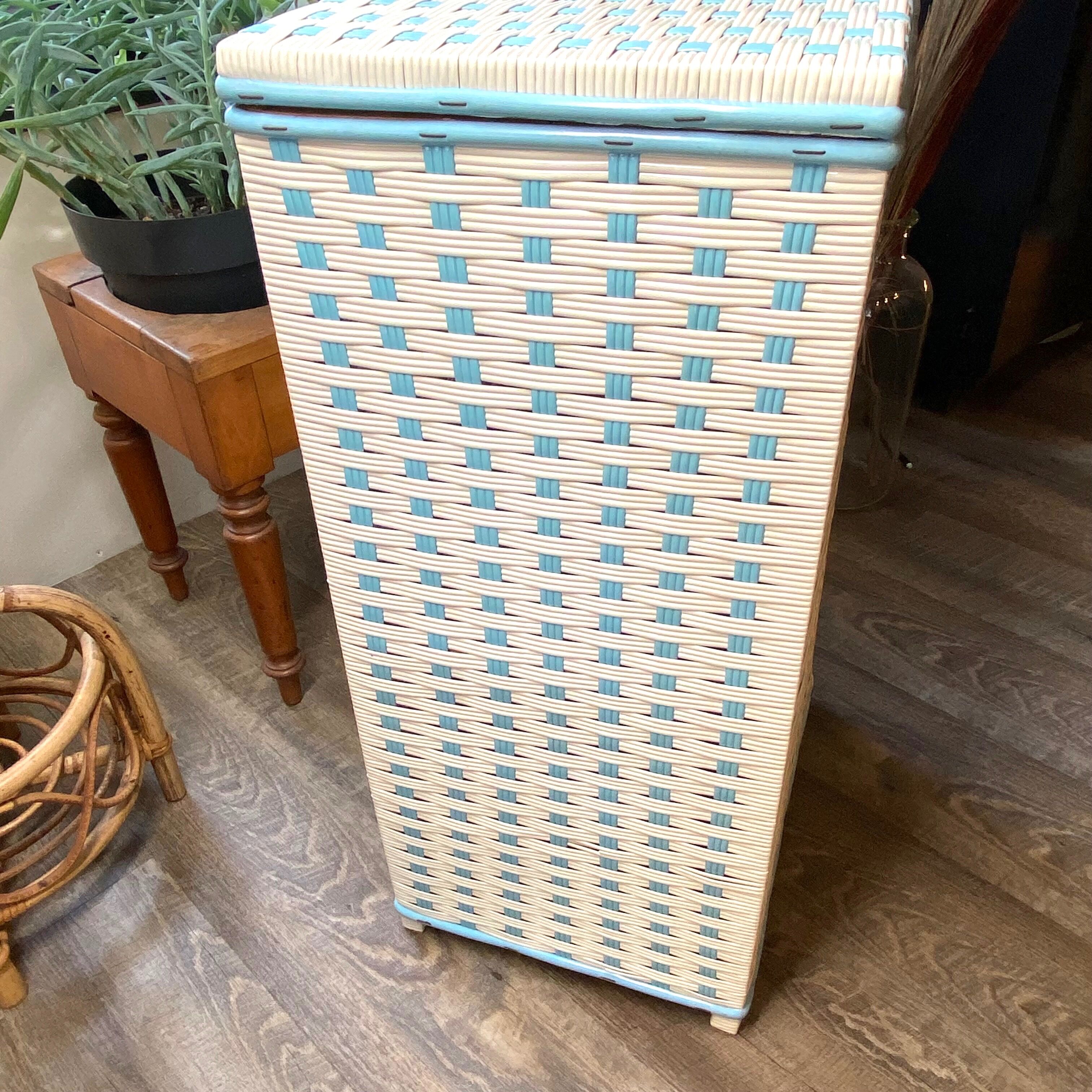 Laundry chest in scoubidou 60s