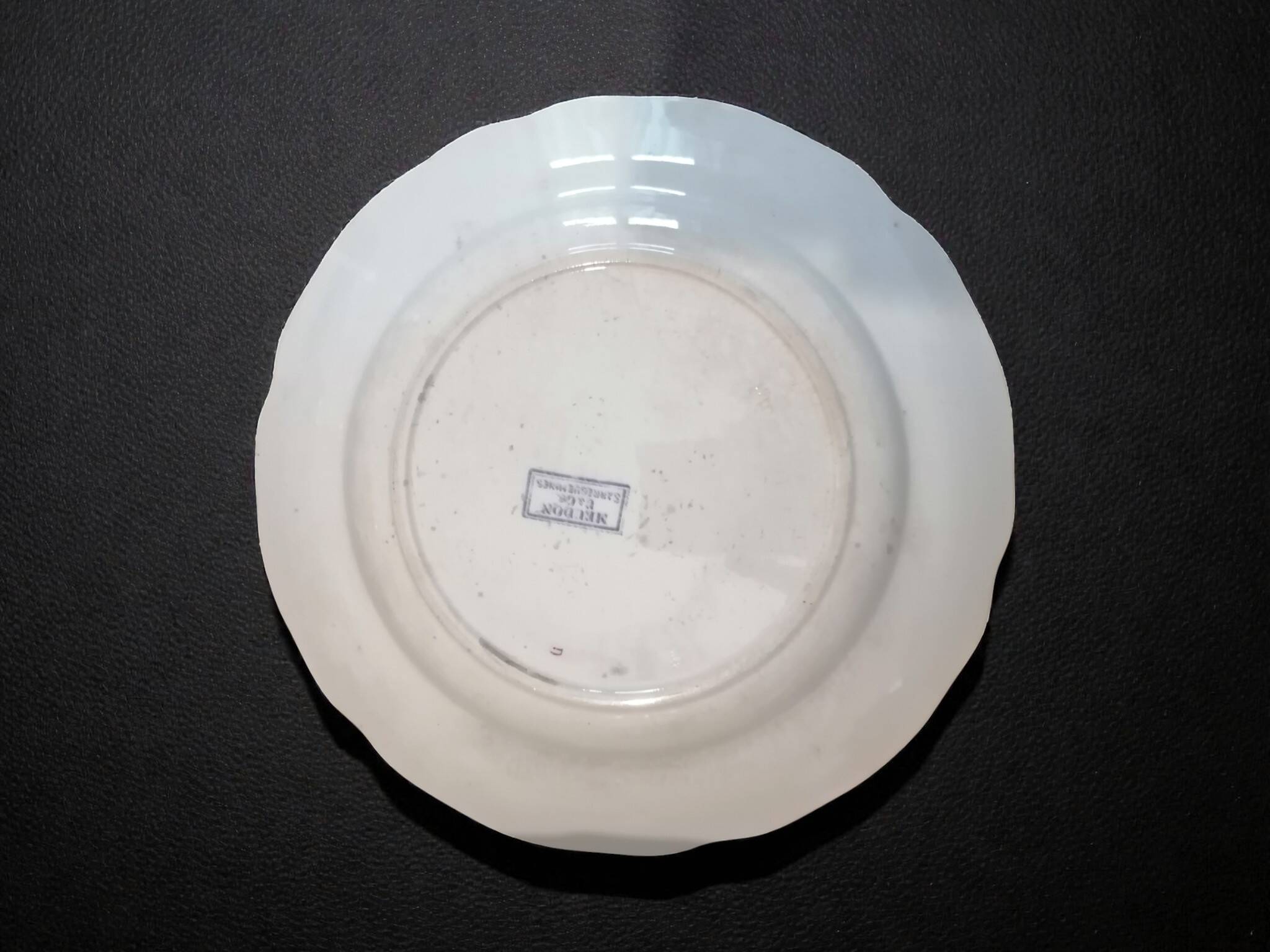 Part of a 25-piece Sarreguemines earthenware dinner service - Purple floral decoration