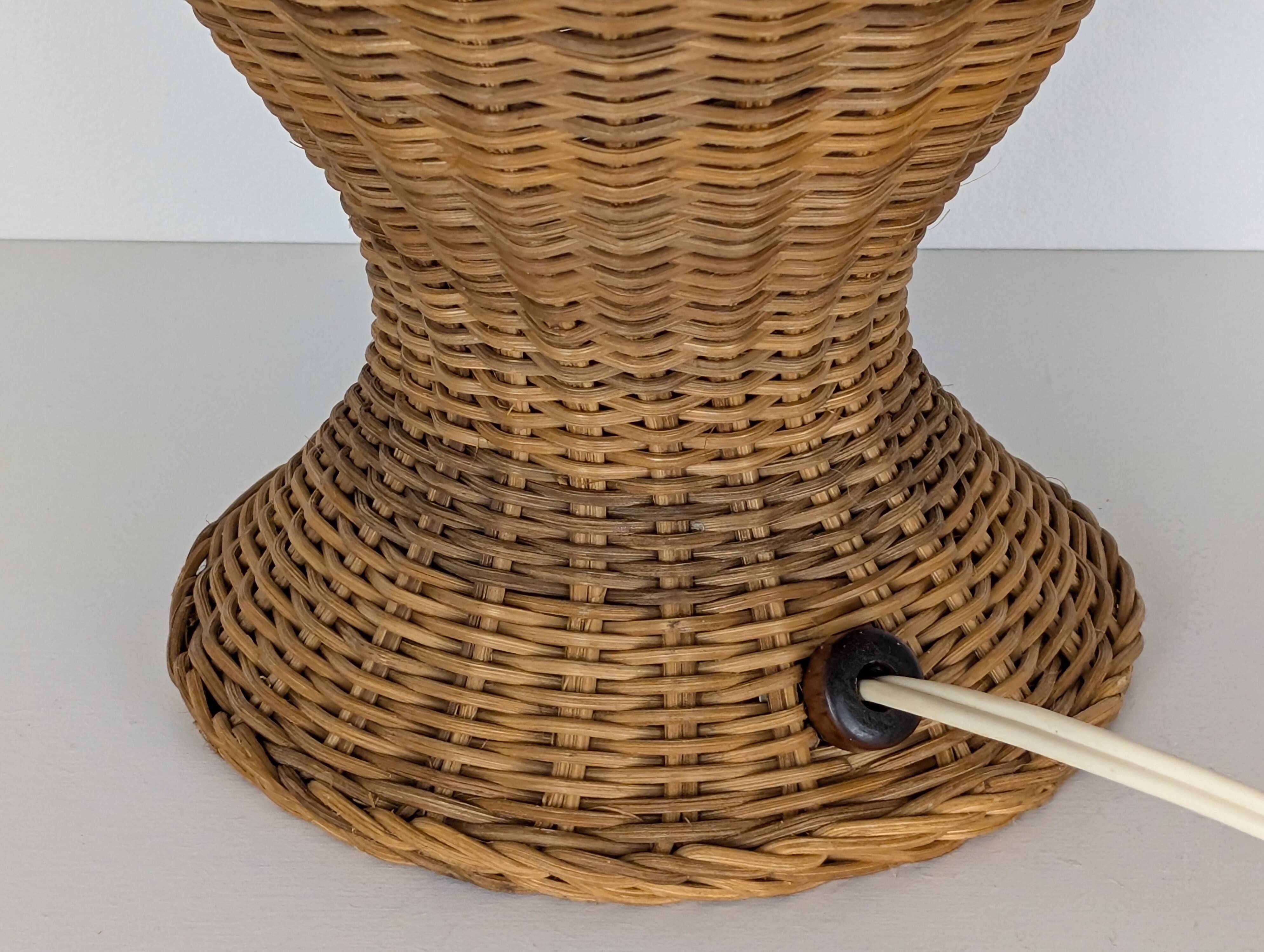 Woven rattan lamp base