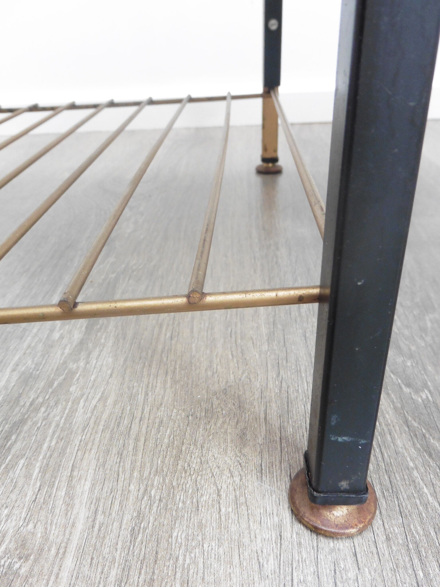 Expandable side table