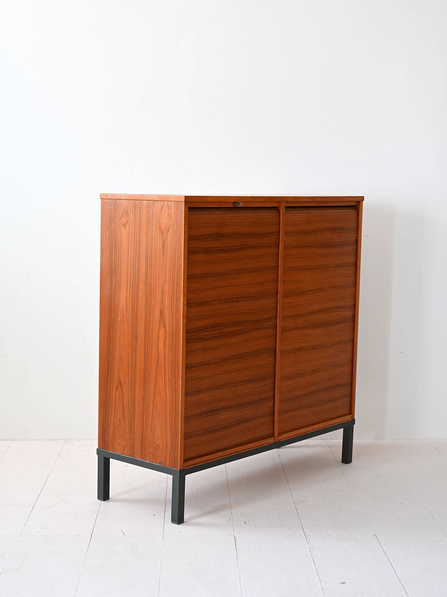 Classeur vintage avec portes à tambour