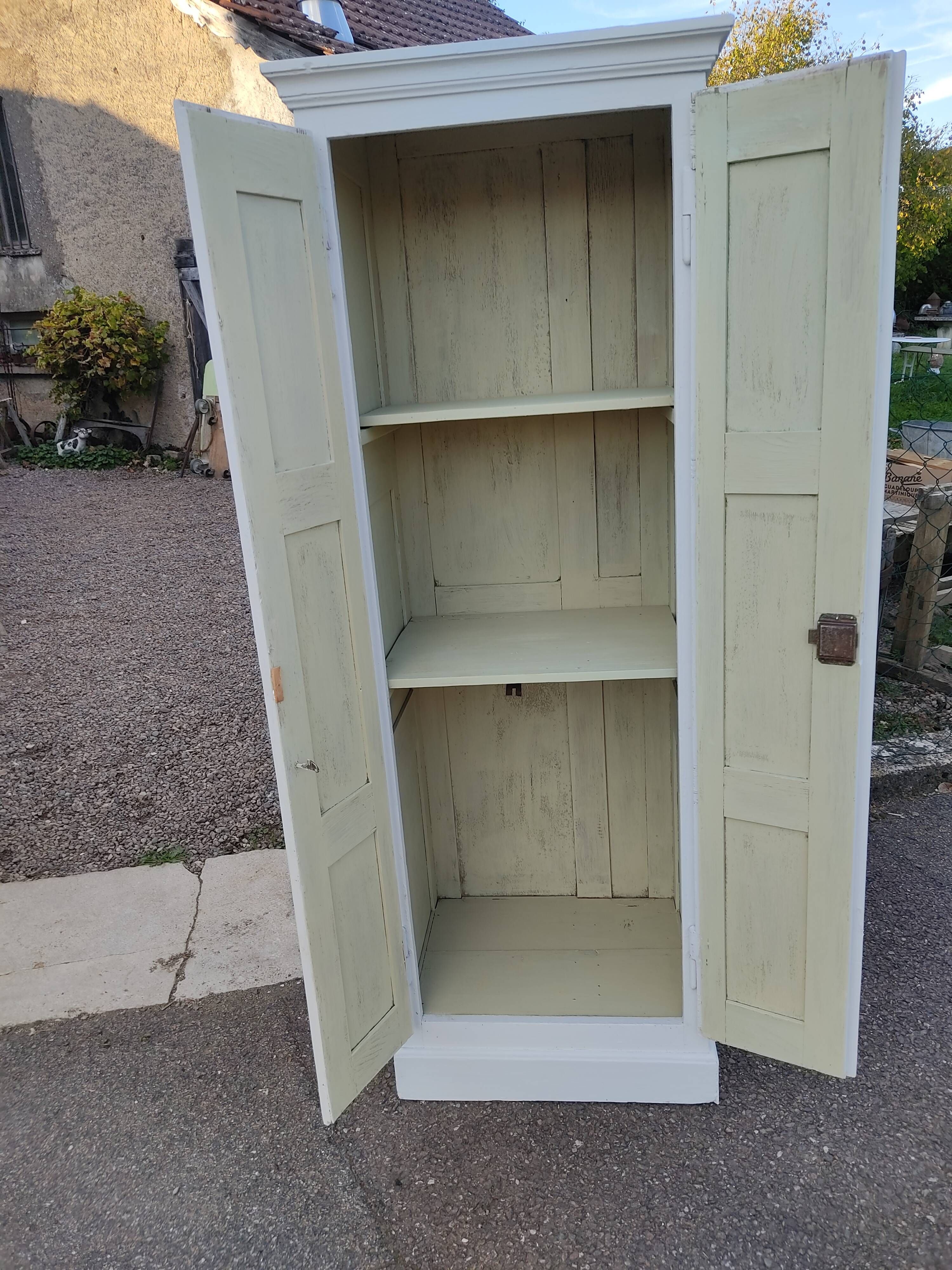 Small workshop cabinet