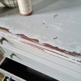 Antique chest of drawers with 4 drawers – Patinated pearl grey & ball feet