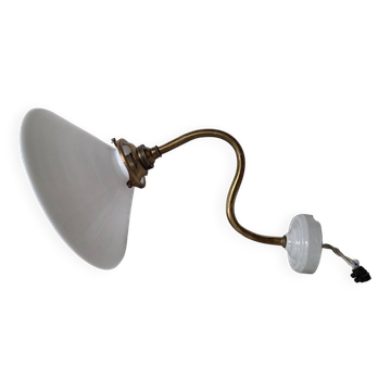 Applique laiton et opaline