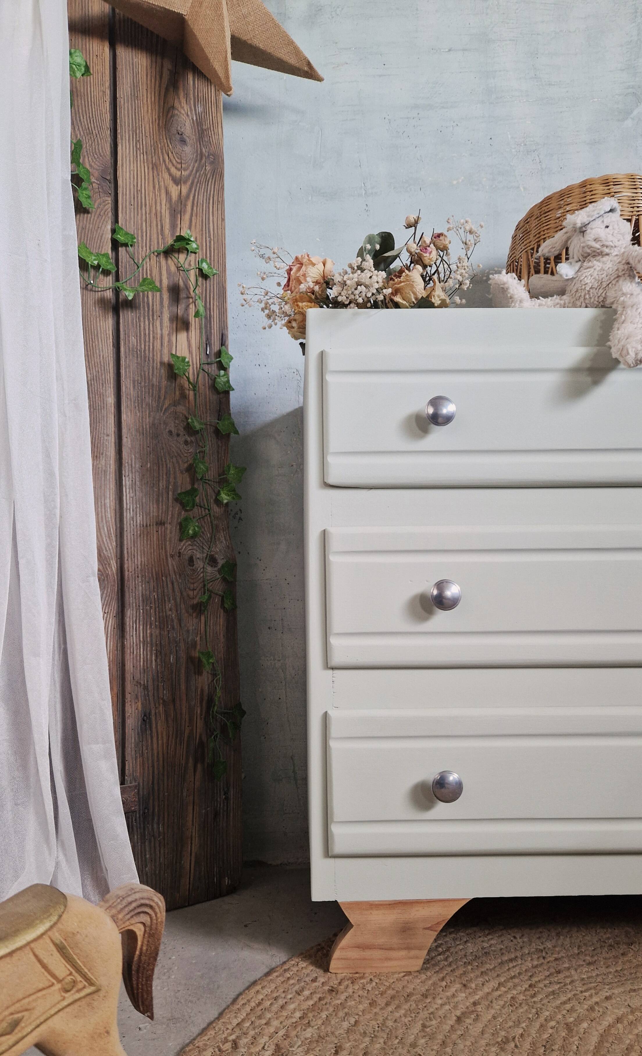 Art Deco chest of drawers