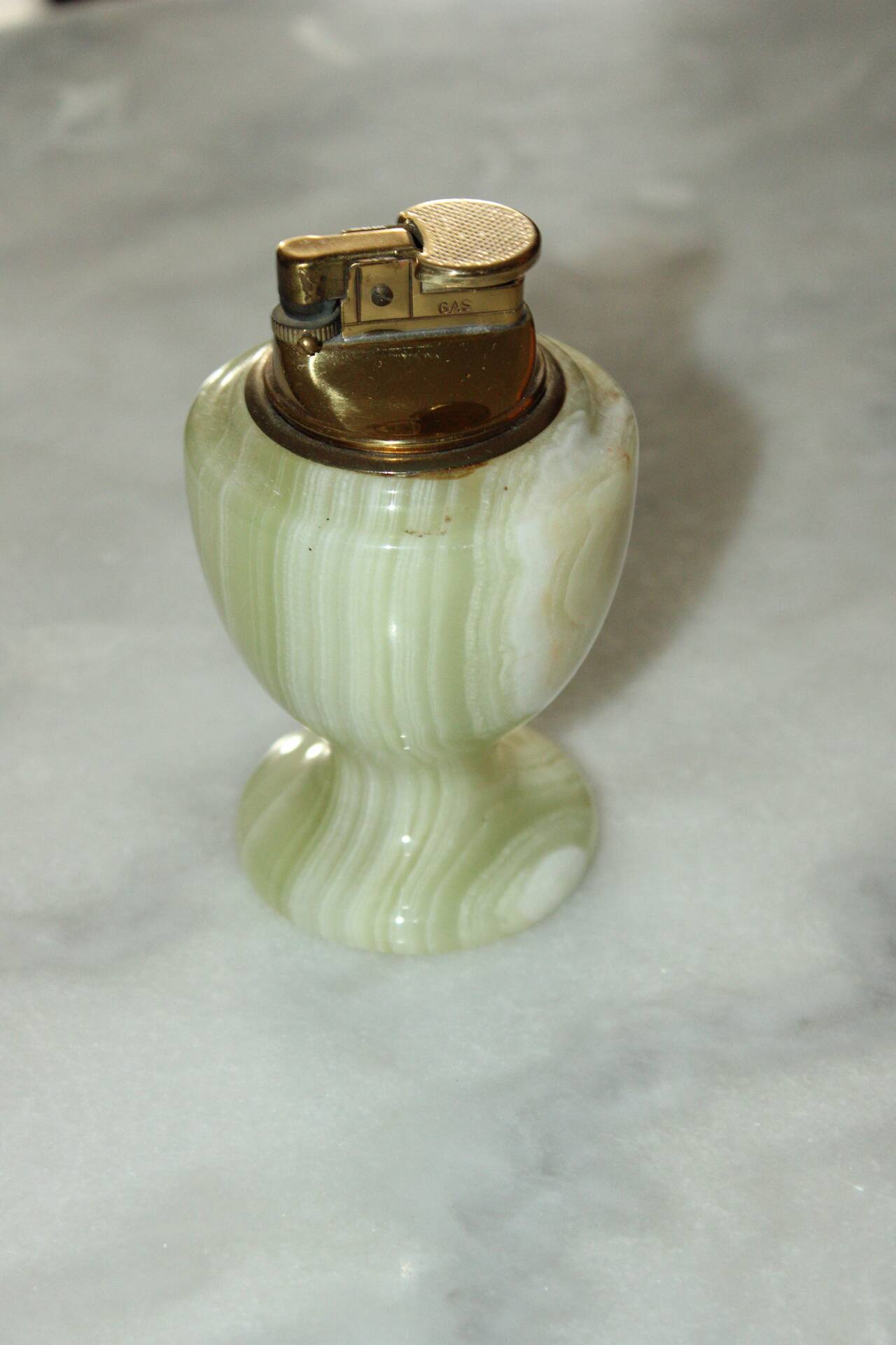 Onyx and brass table lighter - Vintage