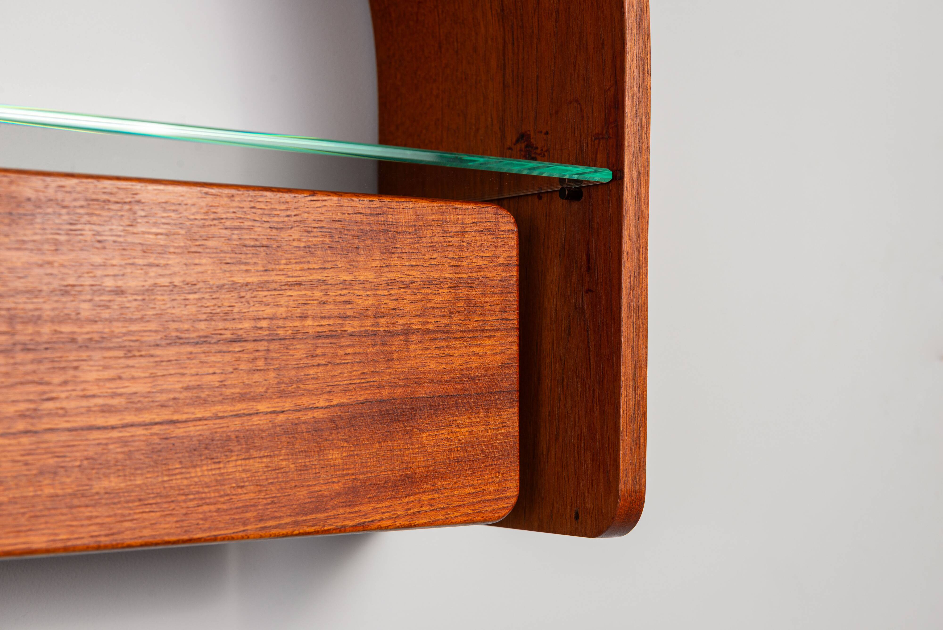 Domus wall console with lighting and glass