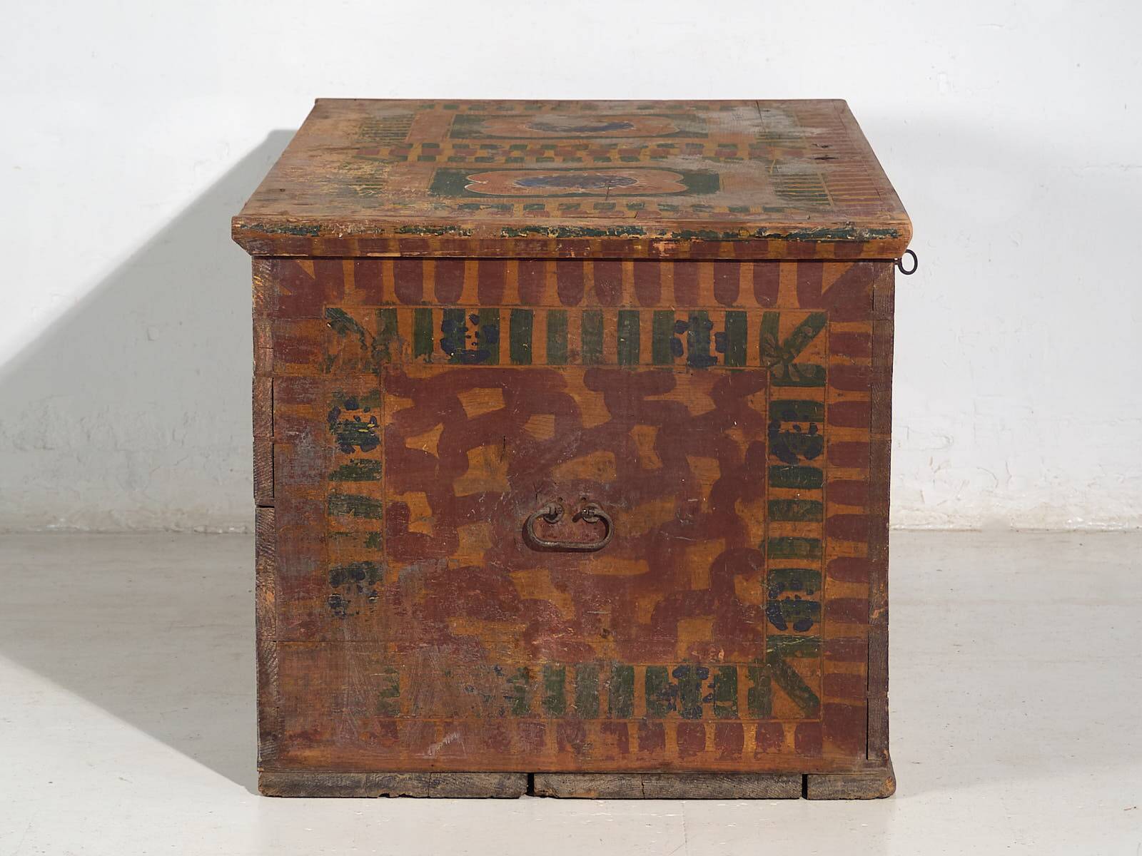 Large antique hand-painted trunk (c.1900) #50