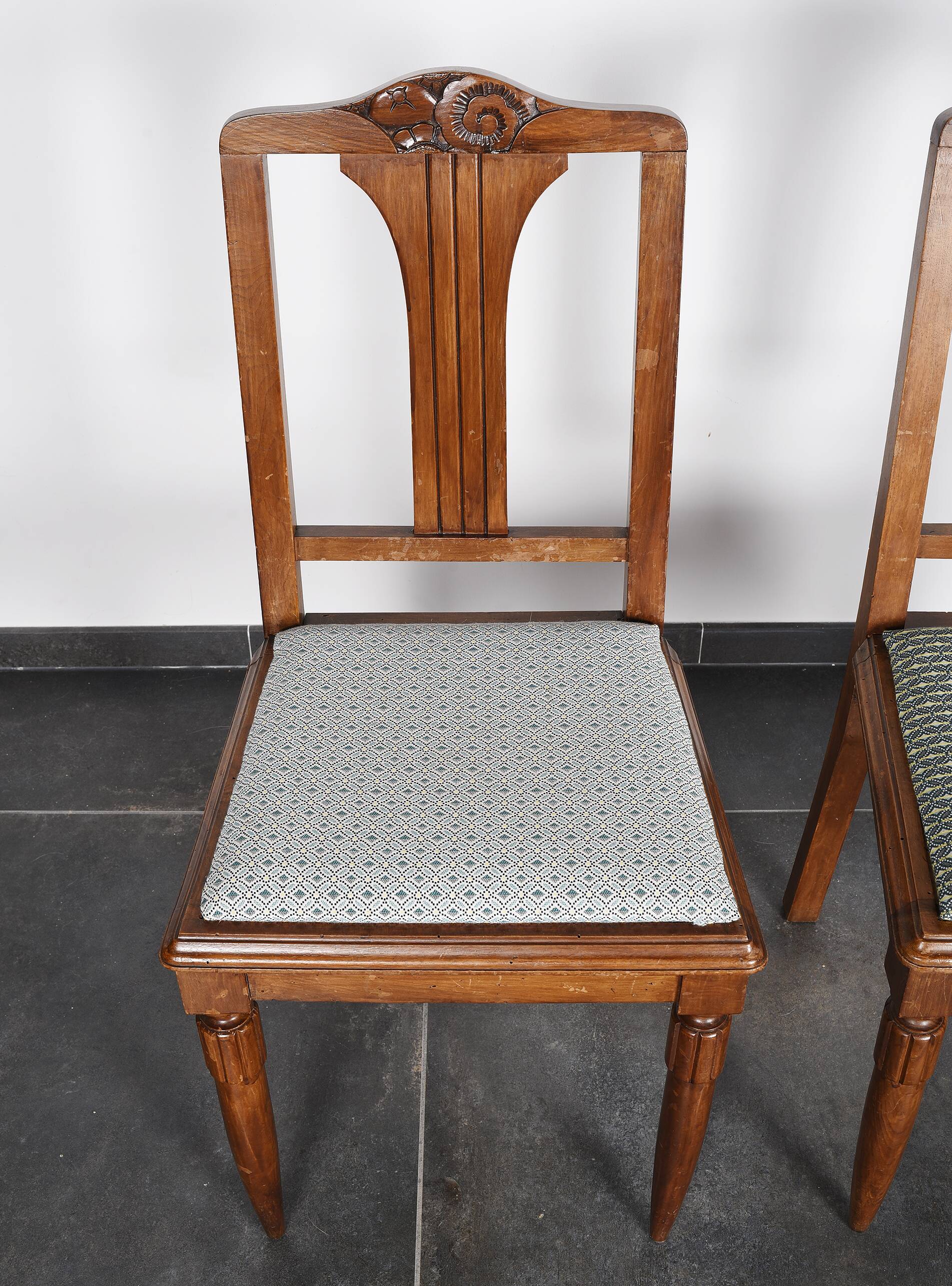 Set of 4 Art Deco chairs in carved wood.