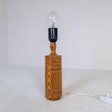 Mid-century modern sculptural table lamp in pine, 1970s.