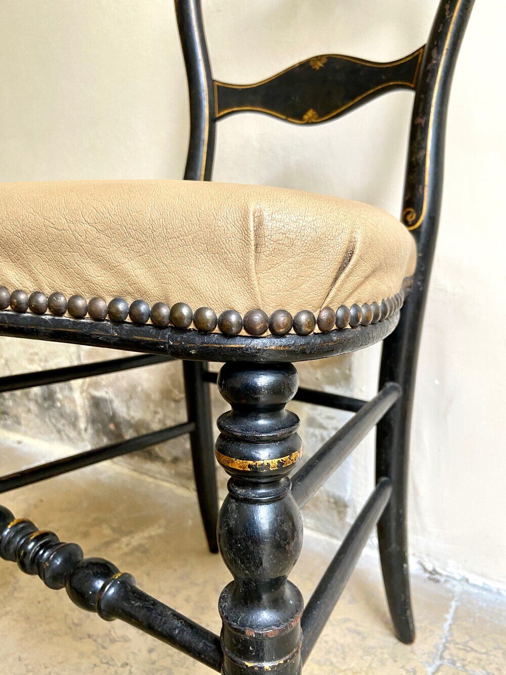 Napoleon III chair in black wood and beige skaï