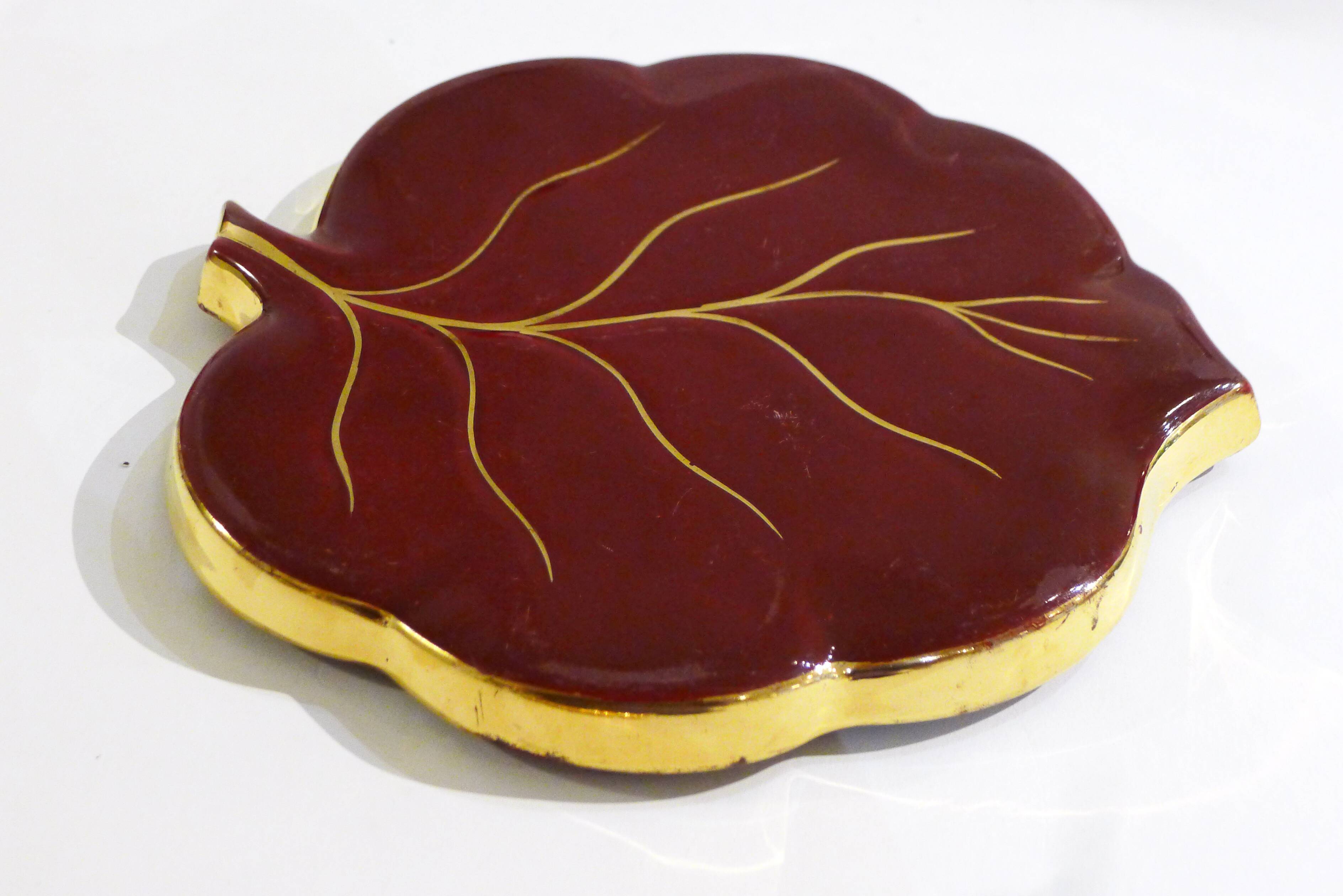 Bottom of flat leaves