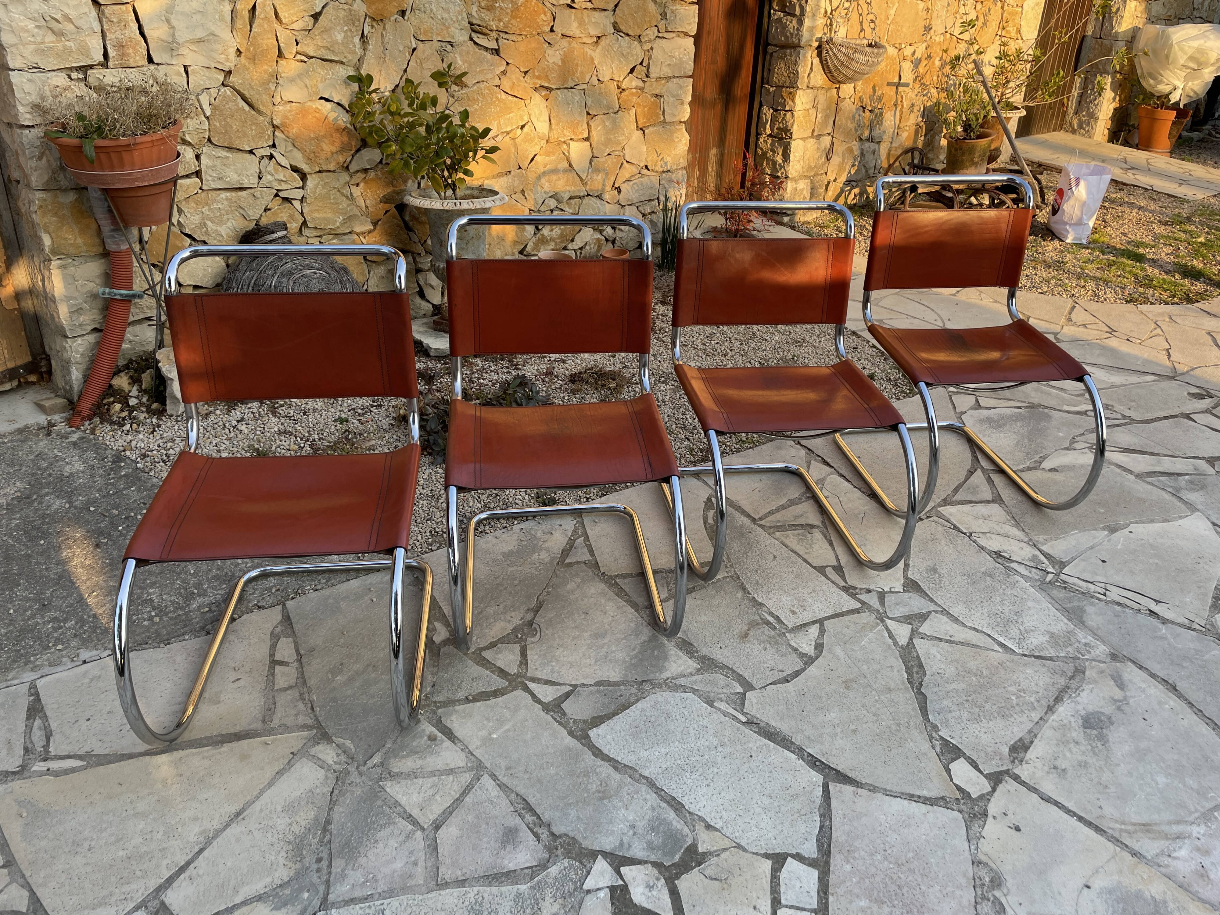 Four design chairs Mies van der Rohe Edition year 80